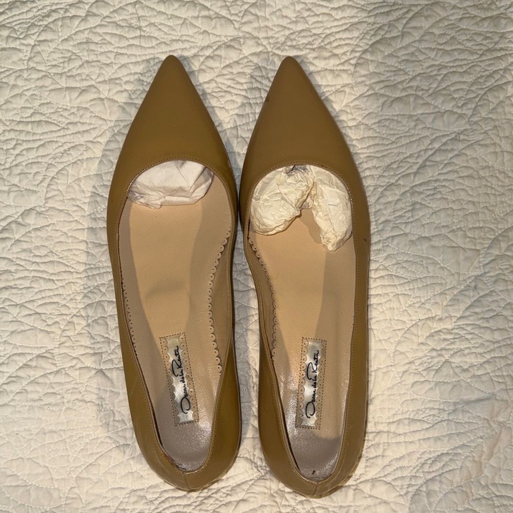 Oscar de la Renta Pointed-Toe Flats in Mustard